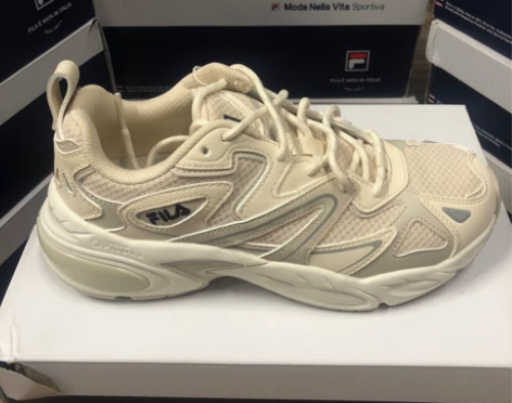 女鞋-斐乐复古跑鞋 码数37.5码/1吊牌...