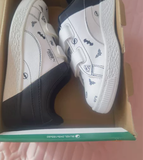 彪马联名款板鞋，13c，两只鞋的鞋底有轻微...