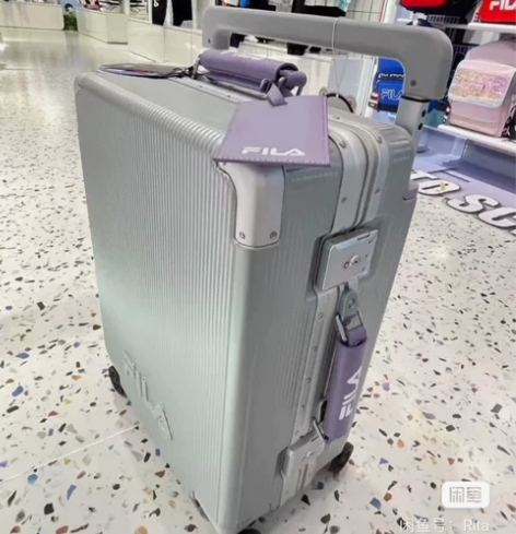 全新专柜斐乐拉杆箱20寸的，..........