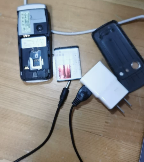 诺基亚6020手机。开机功能正常。可以打电...