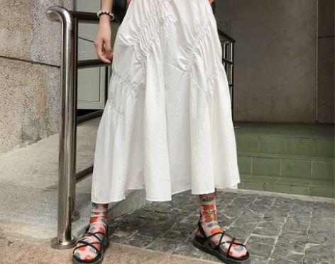 花田橱窗 皱褶裙不规则白色半身裙女高腰设计...