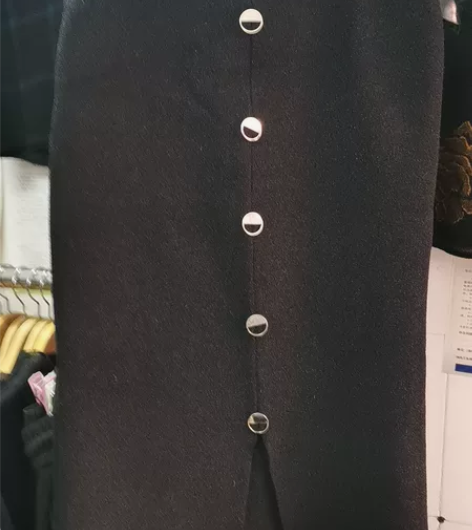 一步裙,买来太大了,不能穿 感兴趣的话点“...