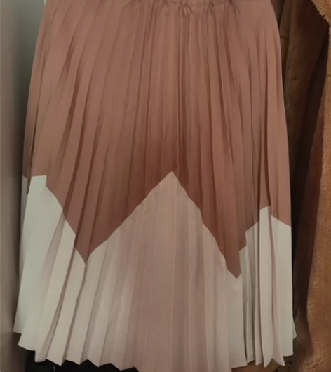 百褶裙基本全新，质量好，做工好，不散褶 感...