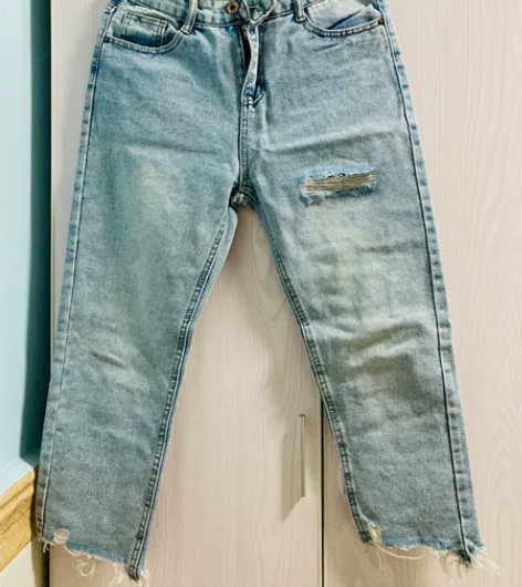 夏季破洞七分牛仔裤 感兴趣的话点“我想要”...