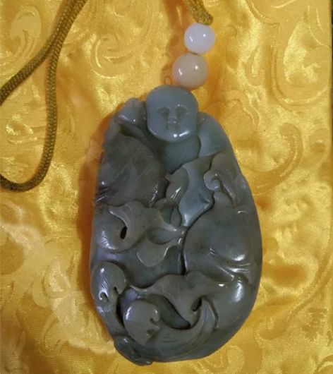 老玉雕手把件精品，工件精美精细，玉质温润性...