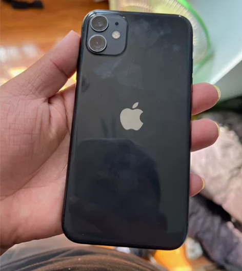 苹果11  国行64 边框有磕碰，屏幕没划...