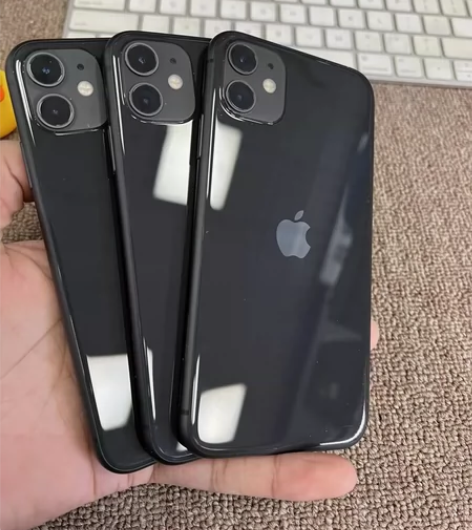 苹果11 64g 美版有锁卡贴机 配合卡贴...