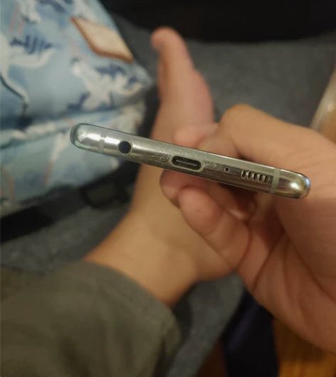 三星s10+ 8+128国行 换过原装屏幕...