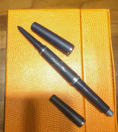 迪奥眼线眼影线笔，一头眼线一头眼影，携带方...