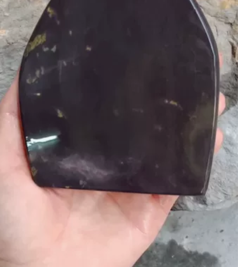 端砚(生虫麻坑石料) 瑕疵品(虫蛀现象的)...