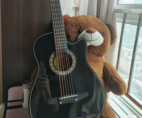 因异地搬家，出吉他一把，200包本人带教学...