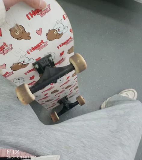 dbh专业滑板一套 最低价了 感兴趣的话点...