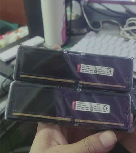 ddr4金士顿2666马甲条内存8G两根2...