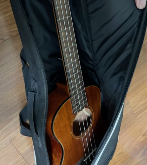 尤克里里 附赠教.材一本 需要直接拍，爽快...