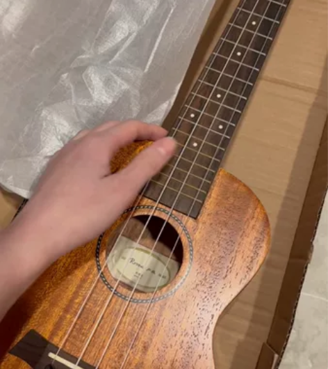 #尤克里里 23寸尤克里里.掉了一个琴锥....