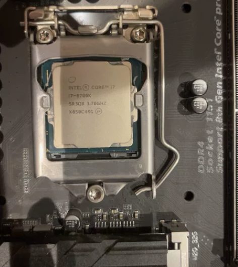 技嘉主板z370 +8700k 19年狗东...