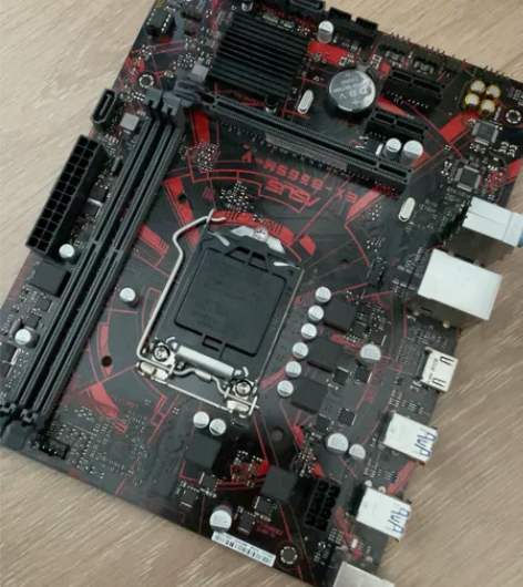 华硕得主板 感兴趣的话点“我想要”和我私聊...