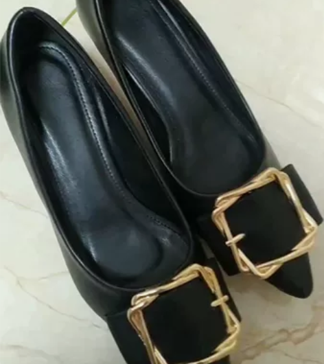 36码，全新百搭尖头高跟单鞋，跟高5厘米左...