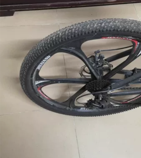 26寸永久自行车，可以折叠的放到汽车后尾箱...