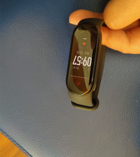 小米手环 6，非nfc，几乎全新，没有划痕...