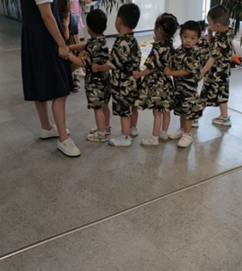 儿童表演迷彩服，今天只穿一次。5折卖，39...