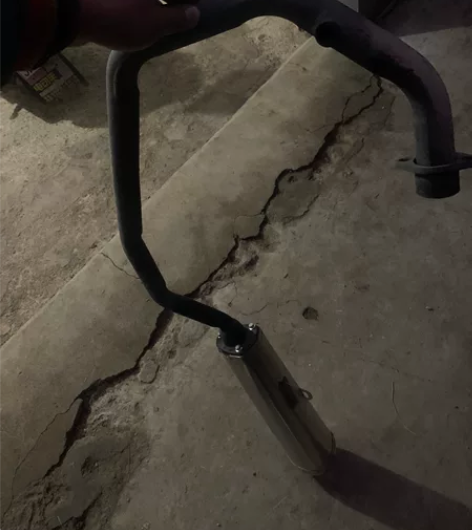 国四电喷小忍者排气，原装排气非常的安静低调...