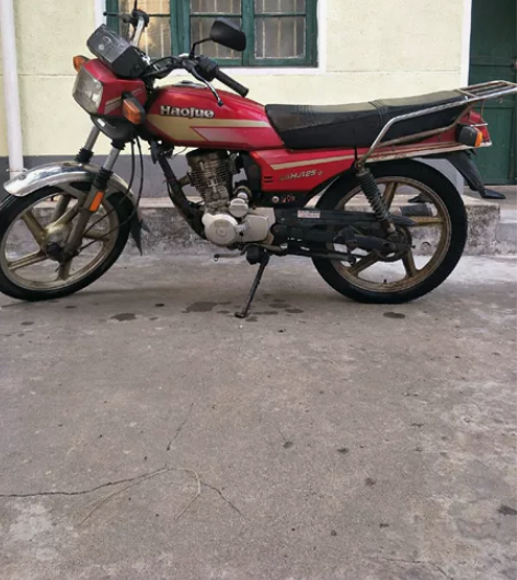 自用豪爵125摩托车，一直在骑，能正常使用...