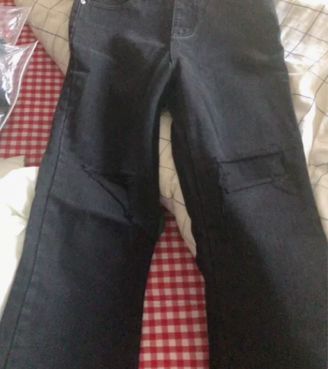 黑色牛仔破洞牛仔裤。S码 几乎全新。没穿过...