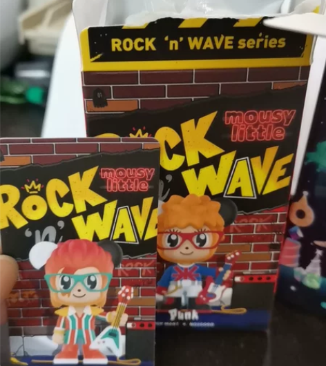 【包邮】泡泡玛特x不二良 鼠小小摇滚浪潮系...