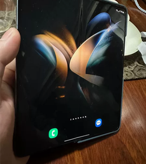 卖一台三星fold4 256 空山绿 国行...