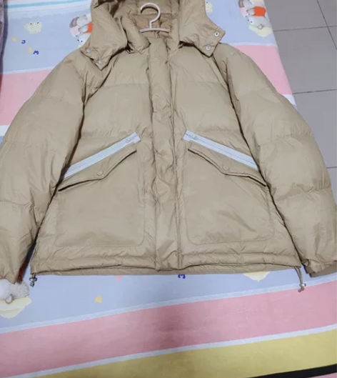 男士大码羽绒服,卡其色,超级衬肤色,面料很...