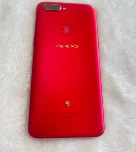 oppo  R11s狗年限定款，小狗是镀金...