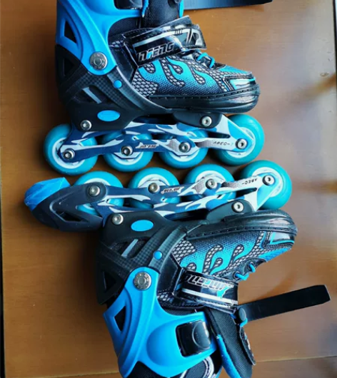 孩子用单排旱冰鞋，35码的，没穿过几次，有...