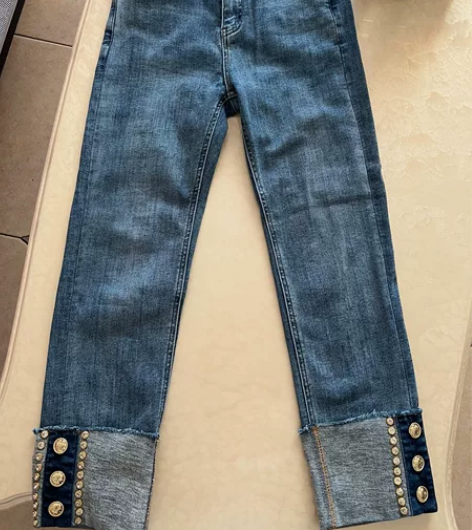 牛仔裤 重工 加薄绒 M码 不退换 感兴趣...