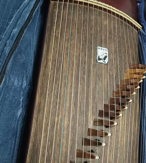 古筝  给钱就卖！ 无灰尘无磕碰送琴腿跟指...