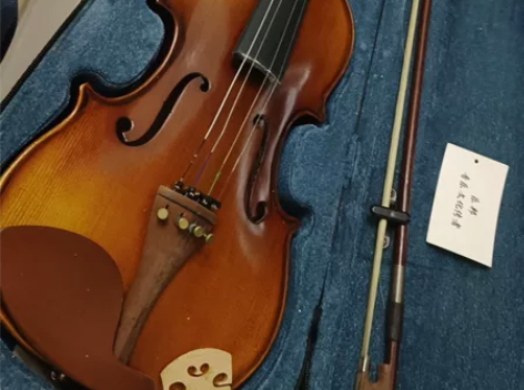 闲置小提琴，含拭琴布松香，一套琴弦，调音器...