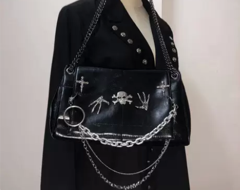 原创设计辣妹朋克铆钉油蜡皮包包女链条手拿包...