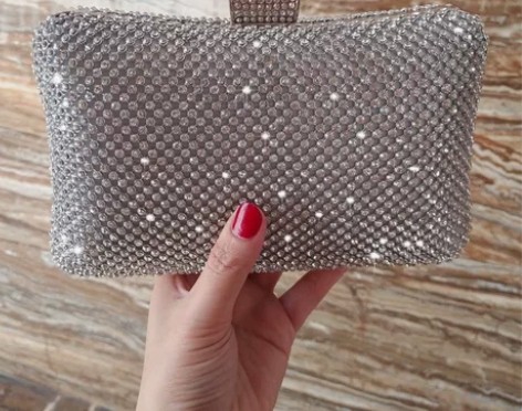 自然太阳光下拍摄 闪亮鑲鑽手包水钻手拿包婚...