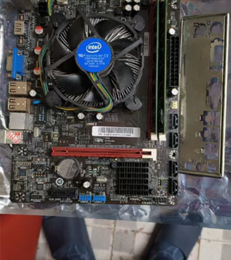 七彩虹H61主板+i3-3240+8G内存...