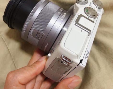 佳能微单M3，加镜头。自己就用过两次。全套...