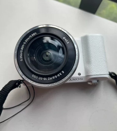 个人闲置索尼微单A5100，9.8成新，外...