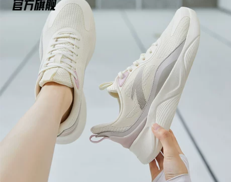 安踏运动鞋,买的36,但我穿有点小,感觉3...