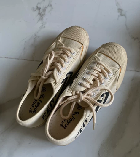 飞跃帆布鞋 仅外穿一次 好像是38码 感...