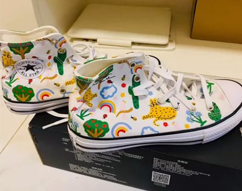 匡威旗舰店购入 穿了几次  印花很可爱[呲...