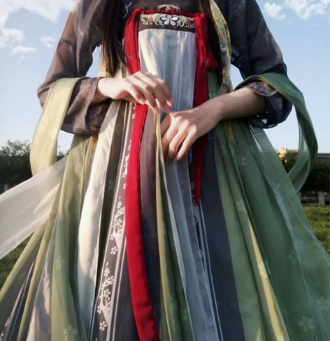 出汉旭原创汉服梨花朵朵 穿一拍照 确认包邮...