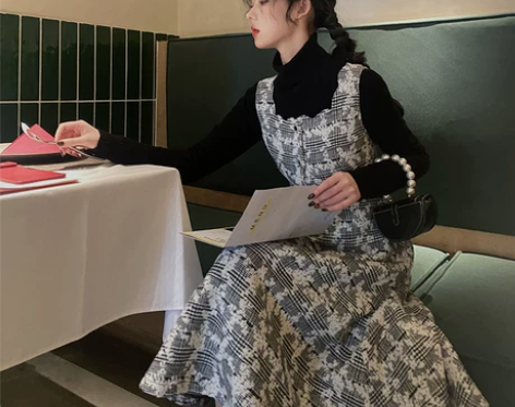 梅子熟了法式复古提花收腰显瘦毛呢背带裙中长...