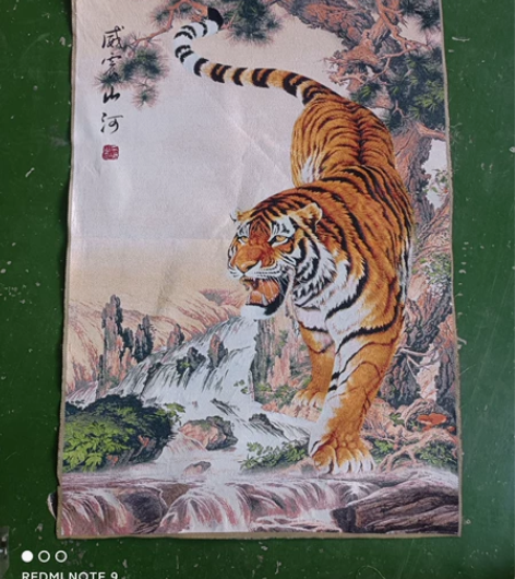 老虎画下山虎老虎织锦画丝绸精致刺绣画 机绣...