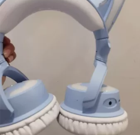 妖舞四代耳机，99成新，很好看 感兴趣的话...