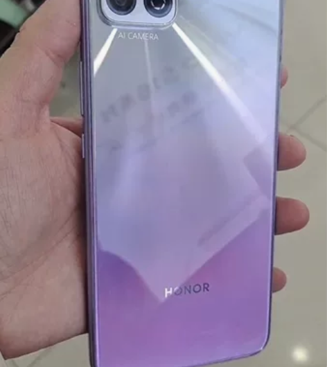 荣耀畅玩20，6+128内存，柜台机，几乎...