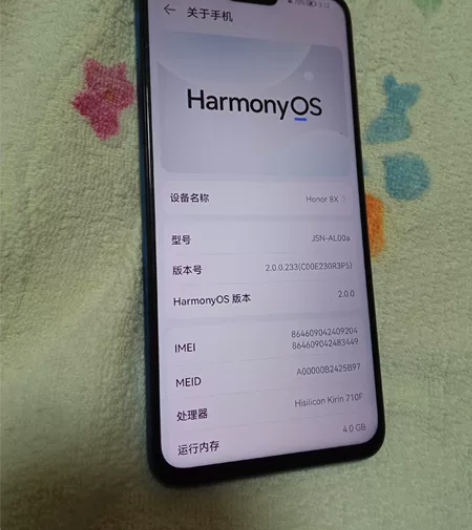 荣耀8x  4+64g 功能正常， 后盖碎...
